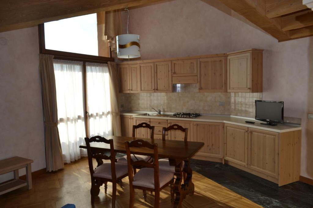 Casa Vacanza La Rocca Chiesa in Valmalenco Habitación foto